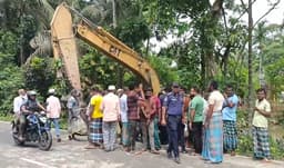 নিয়ম না মেনে মহাসড়কে ভেকু, প্রাণ গেল ব্রাক কর্মীর