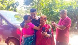 শ্রীমঙ্গলের পৈতৃক বাড়িতে উৎসবে মাতলেন শমিত সোম