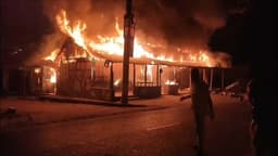 ঝালকাঠিতে অগ্নিকাণ্ডে ৬টি দোকান পুড়ে ১৫ লাখ টাকার ক্ষতি