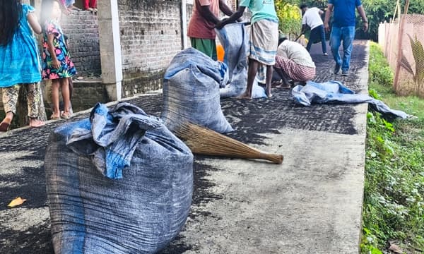 কালো রঙে লাল তিল! গোয়ালন্দ প্রশাসনের চোখে ধরা