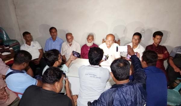 গাংনীতে সার বিতরণ নিয়ে বিএনপি নেতার সংবাদ সম্মেলন