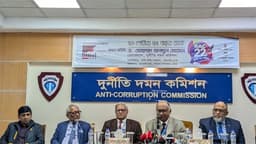 শেখ হাসিনার হলফনামা নিয়ে বিস্ফোরক মন্তব্য দুদক চেয়ারম্যানের