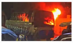 ঢাকায় আবারও বাসে আগুন, পুলিশি অভিযান শুরু