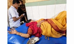 ট্রাকের ধাক্কায় সিএনজি উল্টে বিএনপি নেত্রী সুফিয়া খাতুন আহত