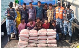 মায়ানমারে পাচারকালে বিপুল পরিমাণ সিমেন্টসহ আটক ১৮