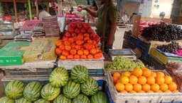 সরাইলে "দাম চড়া" কলা-মাল্টা আপেল, তরমুজের কেজি ৮০-৯০ টাকা