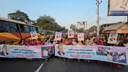 মনোনয়ন বাতিলের দাবিতে রাজবাড়ীতে বিএনপির বিক্ষোভ ও সড়ক অবরোধ