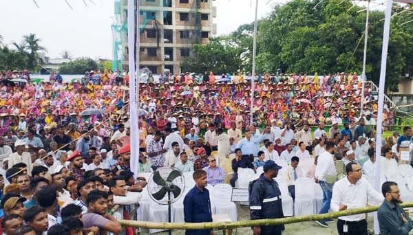 প্রধানমন্ত্রী পৌঁছানোর আগেই শ্রীমঙ্গলে জনসমুদ্র