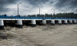 বিপৎসীমার কাছাকাছি তিস্তা, নিম্নাঞ্চলে বন্যার শঙ্কা আরও বাড়ছে