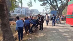 ঝিনাইদহে মহাসড়কের পাশে অবৈধ স্থাপনা উচ্ছেদ ও পরিচ্ছন্নতা অভিযান শুরু