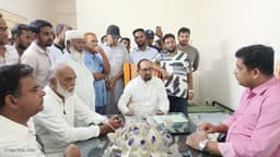 রাজাপুর সাব-রেজিস্ট্রি অফিসে এমপির আকস্মিক পরিদর্শন