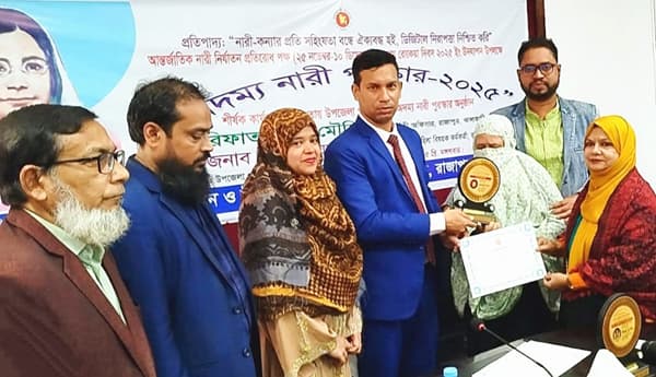 রাজাপুরে সফল জননী পুরস্কার পেলেন আনোয়ারা খানম
