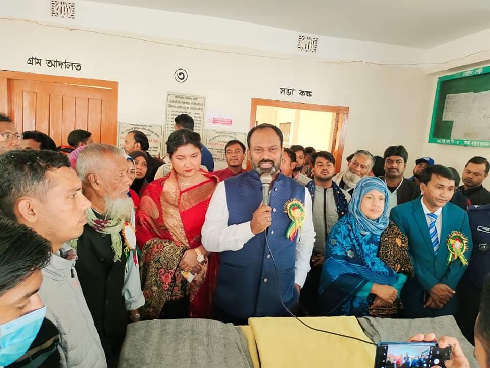 ভূঞাপুরে শীতার্তদের মাঝে কম্বল বিতরণ