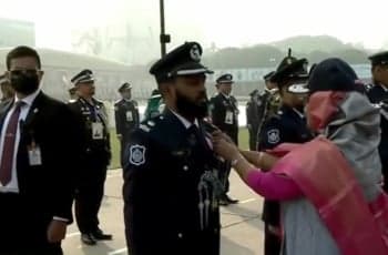 বিপিএম ও পিপিএম পদক দিলেন প্রধানমন্ত্রী