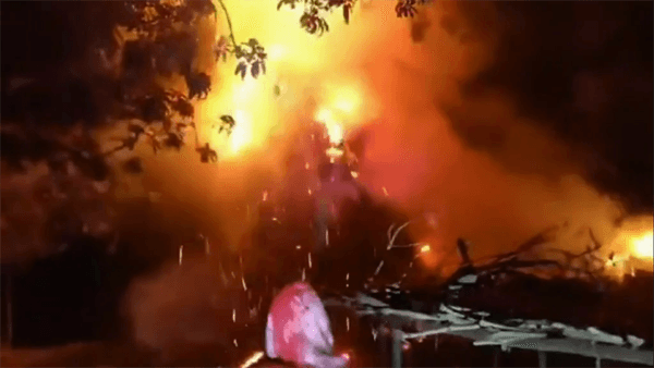 হিলিতে দুর্বৃত্তদের দেওয়া আগুনে ৯০ হাজার টাকার খড় পুড়ে ছাঁই