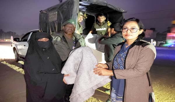 গভীর রাতে এসিল্যান্ডের কম্বল পেয়ে খুশি সরাইলের শীতার্ত মানুষ