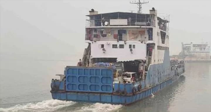 সাড়ে ১০ ঘণ্টা পর দৌলতদিয়া-পাটুরিয়া ফেরি চলাচল স্বাভাবিক