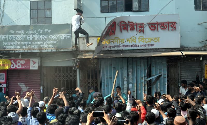 নাস্তার বিলের ১০ টাকা নিয়ে বরিশালে তুলকালাম কান্ড