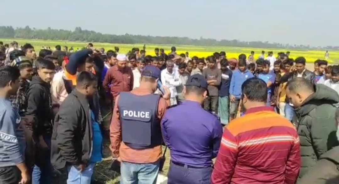 বড়াইগ্রামে হাত কড়া ও পা বাঁধা অজ্ঞাত যুবকের মরদেহ উদ্ধার