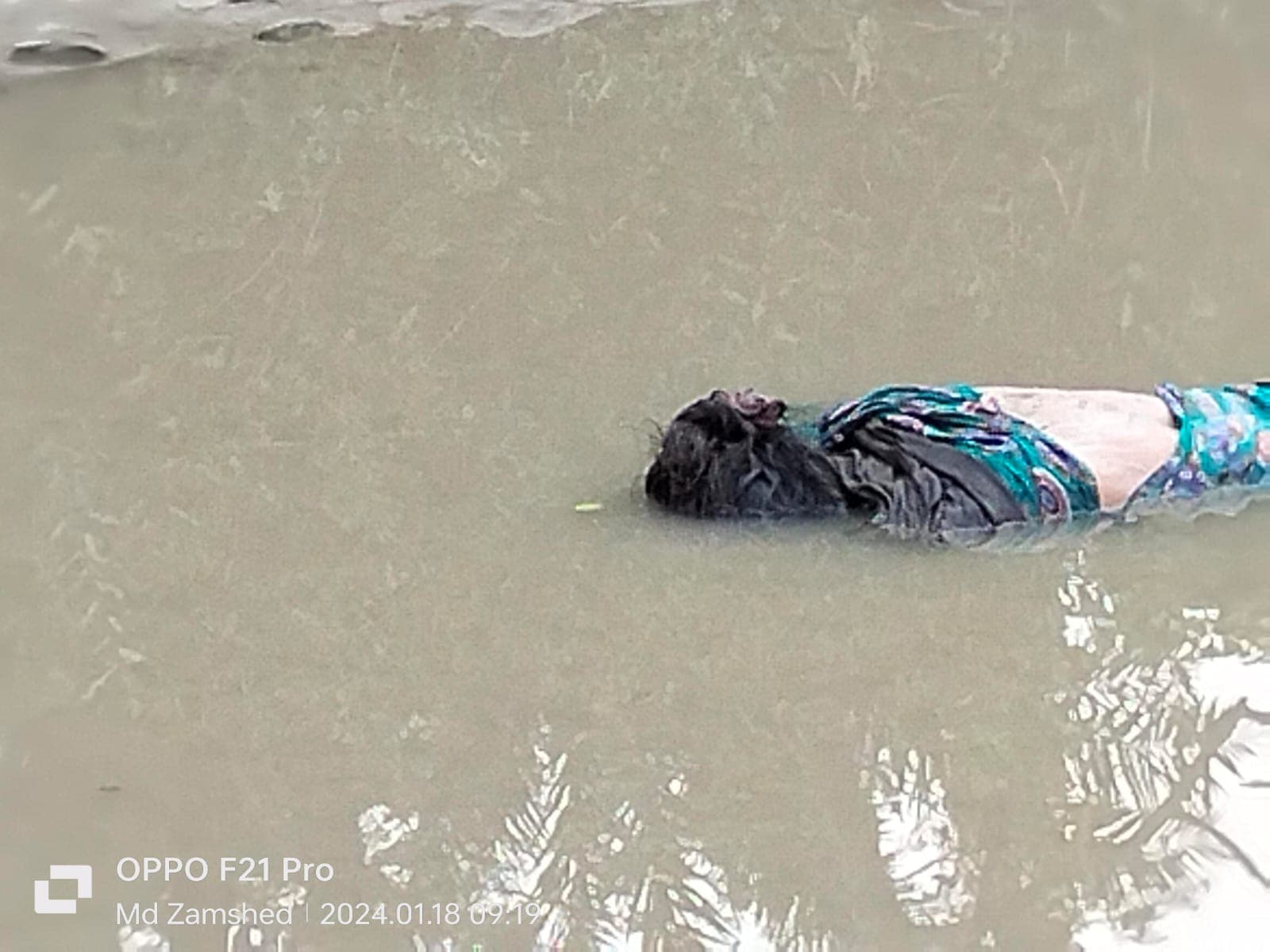 হত্যার পরে গৃহবধূর পা বাধা লাশ ফেলে রাখা হয় খালে