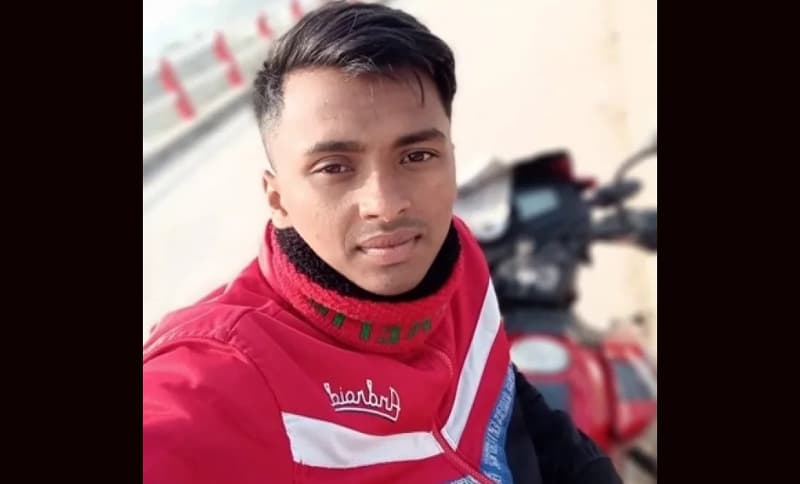 বিয়ের দাবীতে ছাত্রলীগ নেতার বাড়িতে হাজির ‘অন্তঃসত্ত্বা’ তরুণী