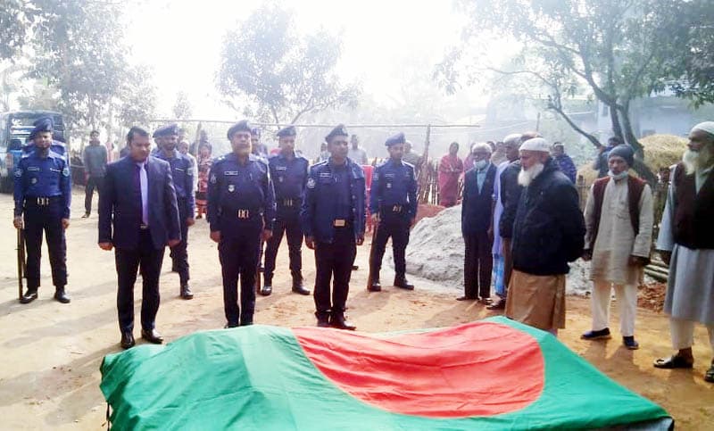 পাঁচবিবিতে বীর মুক্তিযোদ্ধা অসীম কুমারকে রাষ্ট্রীয় সম্মান প্রদান