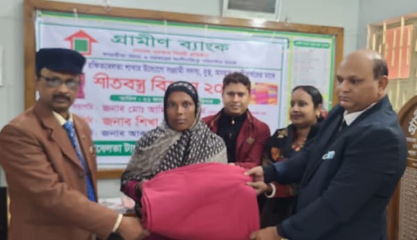 টাঙ্গাইলে শীতার্তদের মাঝে কম্বল বিতরণ