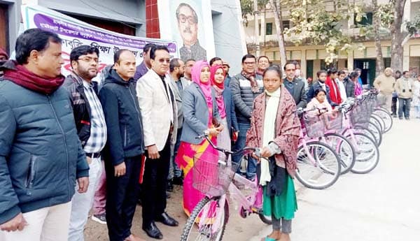 ধামইরহাটে ক্ষুদ্র নৃগোষ্ঠী শিক্ষার্থীদের মাঝে শিক্ষাবৃত্তি ও বাইসাইকেল বিতরণ