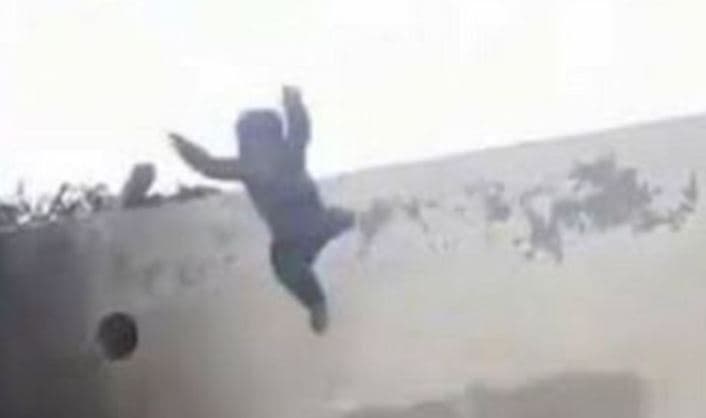 রাজধানীতে ভবনের ছাদ থেকে পড়ে দুই শিশুর মৃত্যু