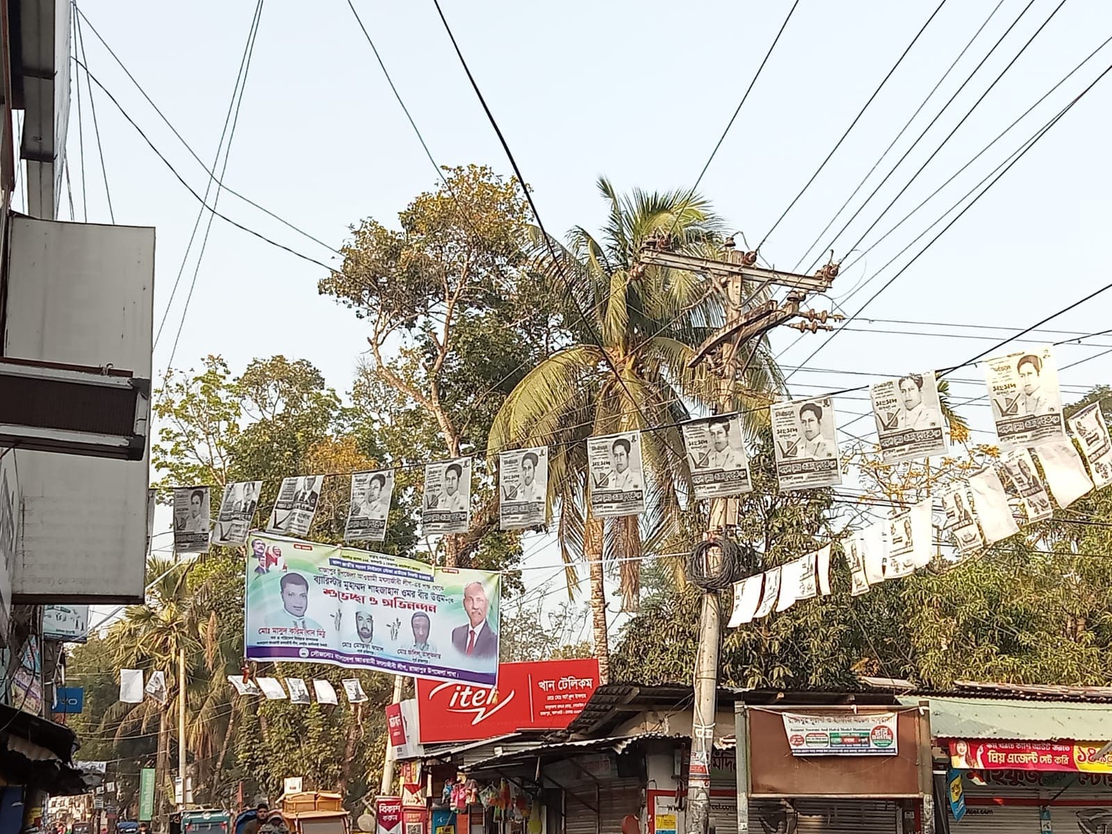ঝালকাঠিতে নির্বাচনের পনেরো দিন পরও ঝুলছে প্রার্থীদের ব্যানার-পোস্টার