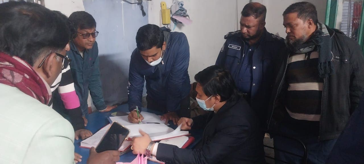 নওগাঁয় অতিরিক্ত চাল মজুত, জরিমানা ৩ লাখ