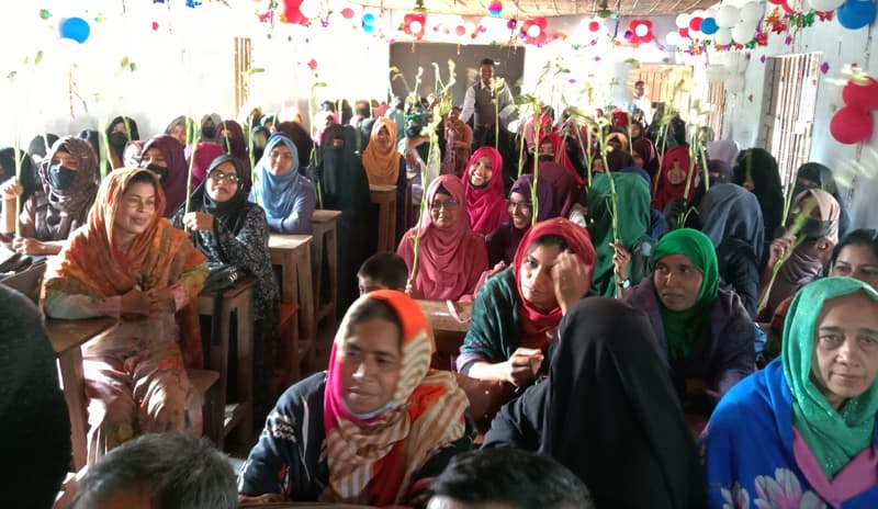 লালপুরে একাদশ শ্রেণীর শিক্ষার্থীদের নবীন বরণ