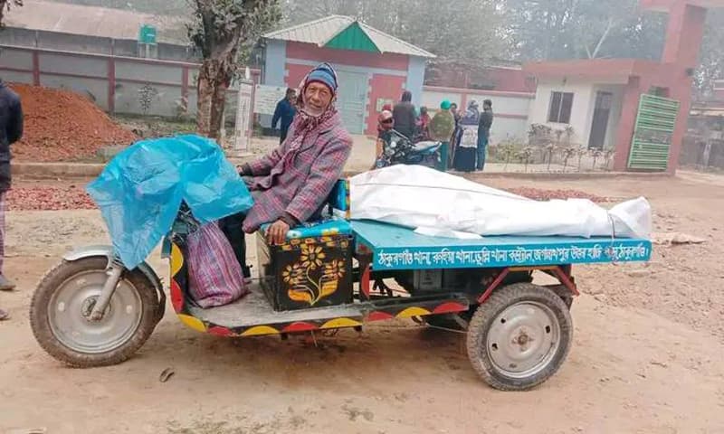 পিতাকে হত্যা করে থানায় আত্মসমর্পন করল ছেলে
