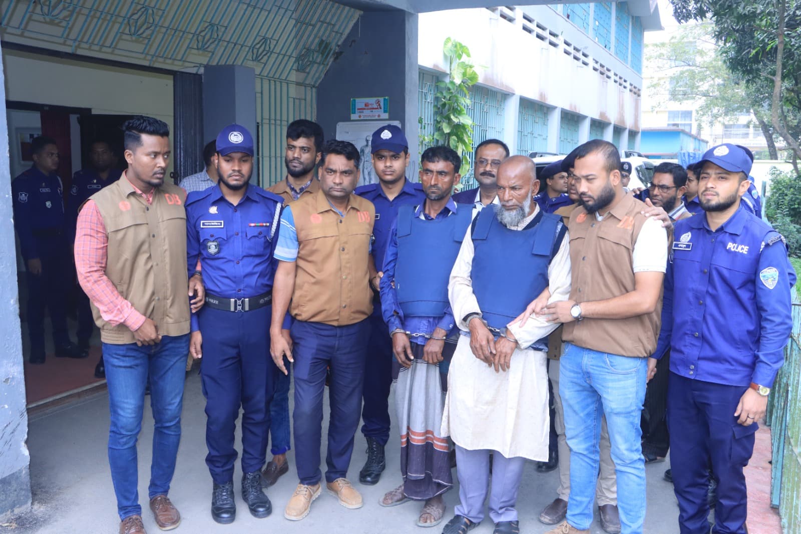 চুরির নাটক সাজিয়ে মা-মেয়েকে দলবদ্ধ ধর্ষণ : পুলিশ