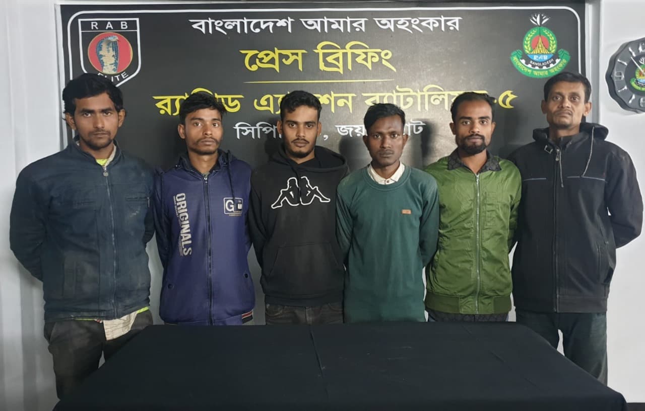 পাঁচবিবিতে কিশোর গ্যাংয়ের লিডারসহ ৬ সদস্য আটক