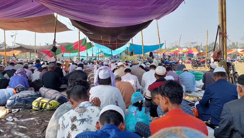 আখেরি মোনাজাতের মধ্য দিয়ে শেষ হলো পিরোজপুরে জেলা ইজতেমা