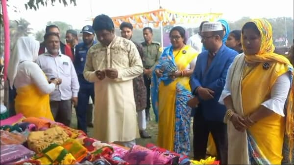 হিলিতে দিনব্যাপি পণ্য প্রদর্শর্নী ও পিঠা উৎসব