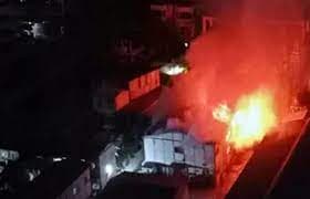 গুলশানে বহুতল ভবনের ভয়াবহ আগুন, নিয়ন্ত্রণে ৭ ইউনিট