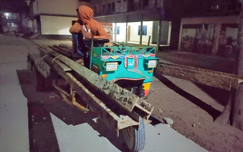 রাজাপুরে সরকারি ব্রীজের মালামাল গায়েব, আংশিক ফেরৎ দিলেন ঠিকাদার