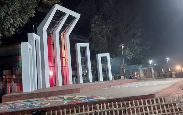 ঠাকুরগাঁওয়ে শহীদ দিবসে শ্রদ্ধা জানাতে গিয়ে আইনজীবীদের ক্ষোভ