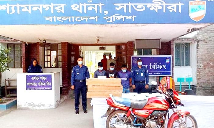 শ্যামনগরে চোরাই মালামালসহ আটক-৩