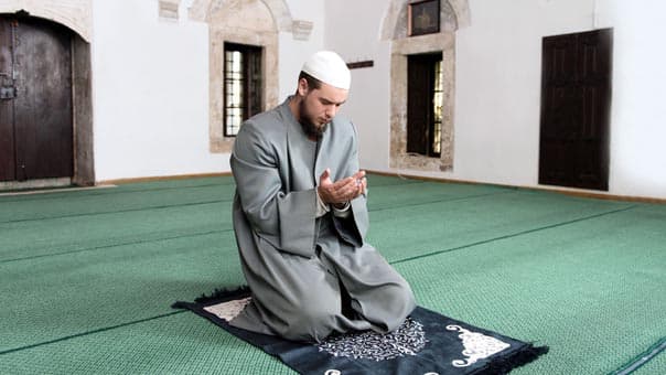 কাজের অজুহাতে নামাজ কাজা করা যাবে কি?