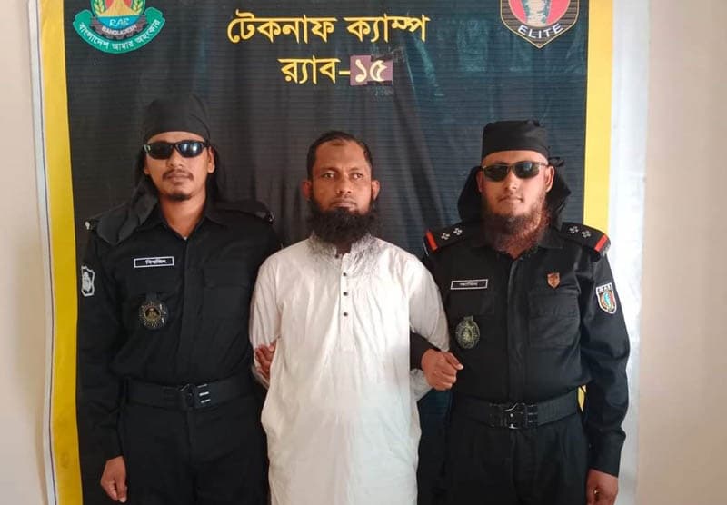 টেকনাফে ৮ বছর ধরে পালিয়ে থাকা আসামী গ্রেফতার
