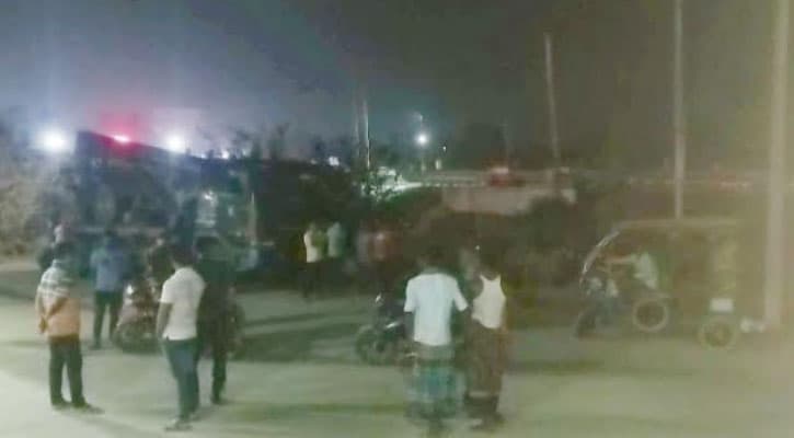 টাঙ্গাইলে ট্রাকের ধাক্কায় অটোরিকশা চালকসহ নিহত ২