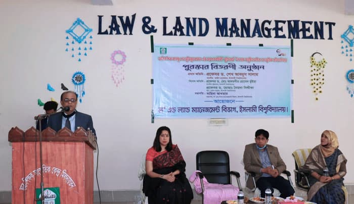 ইবিতে ল' এন্ড ল্যান্ড ম্যানেজমেন্ট বিভাগে নবীনবরণ