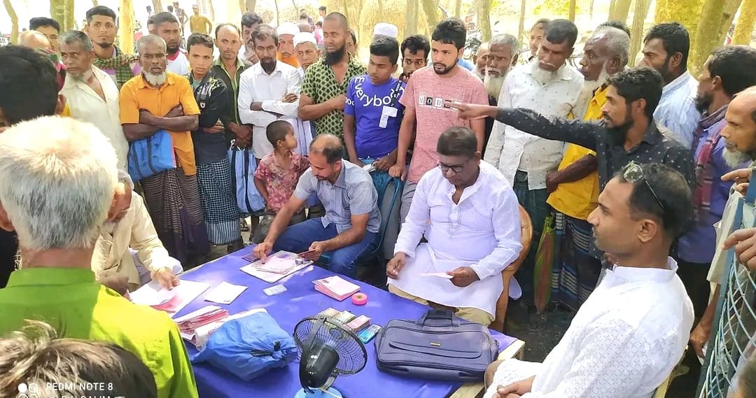 হিলি'র বোয়ালদাড় ইউনিয়নে স্বল্প মূল্য টিসিবি পণ্য বিক্রয় শুরু