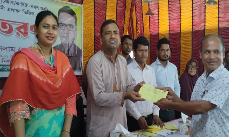 লালপুরে বিনামূল্যে বীজ ও সার পেলো সাড়ে পাঁচ হাজার প্রান্তিক কৃষক