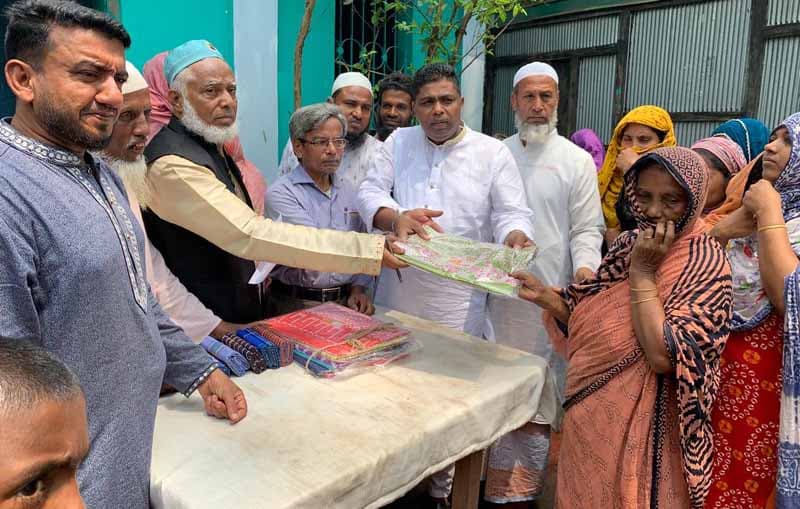 দেবীদ্বারে গরীব ও অসহায়দের মাঝে ঈদ-বস্ত্র বিতরণ