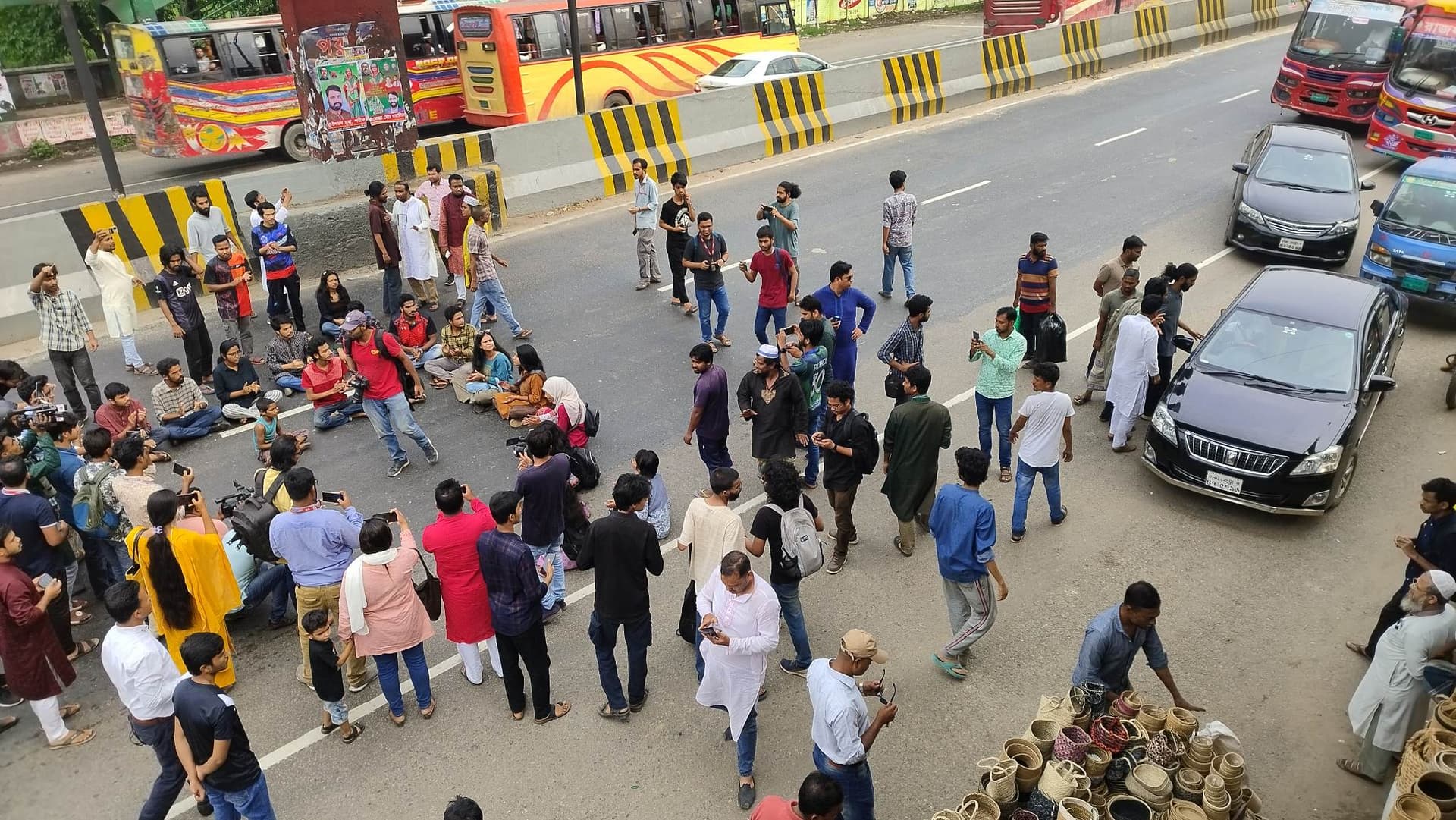 শামসের মুক্তির দাবিতে ঢাকা-আরিচা মহাসড়ক অবরোধ