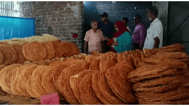 হিলিতে ৪ সেমাই কারখানায় ৩৬ হাজার টাকা জরিমানা